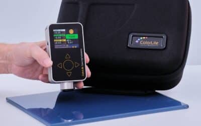 Ultramobile color quality test in pocket format for applications from matt to gloss