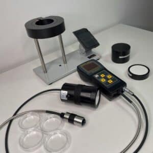 The image shows the components included in the recommended measurement setup for the colour control of creams and lotions.